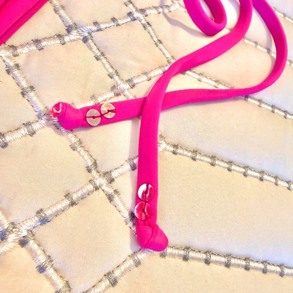 Bikini - Picture 3 of 3